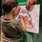 niños dibujando con ecovidrio