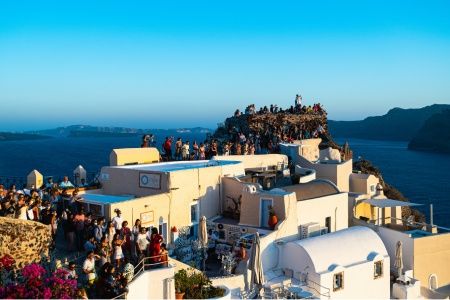 Santorini masificado con turistas