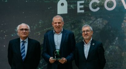 Ramón Larramendi recogiendo el Premio Personalidad Ambiental - Premios Ecovidrio XXV Edición