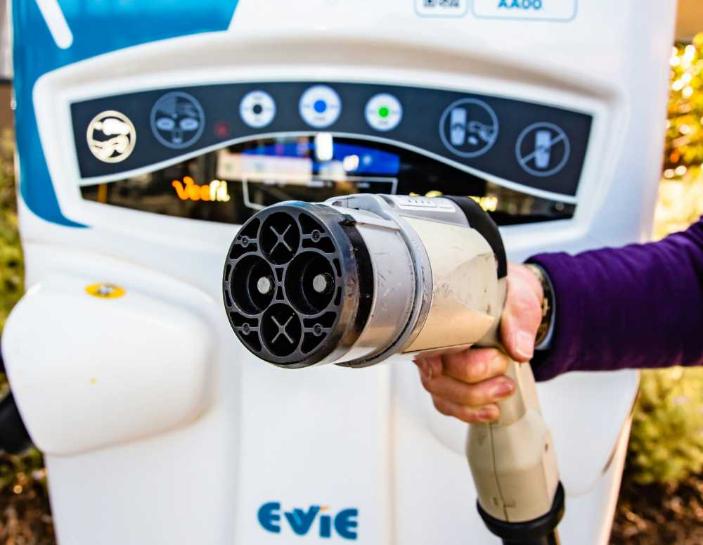 cargador de baterías de coches eléctricos