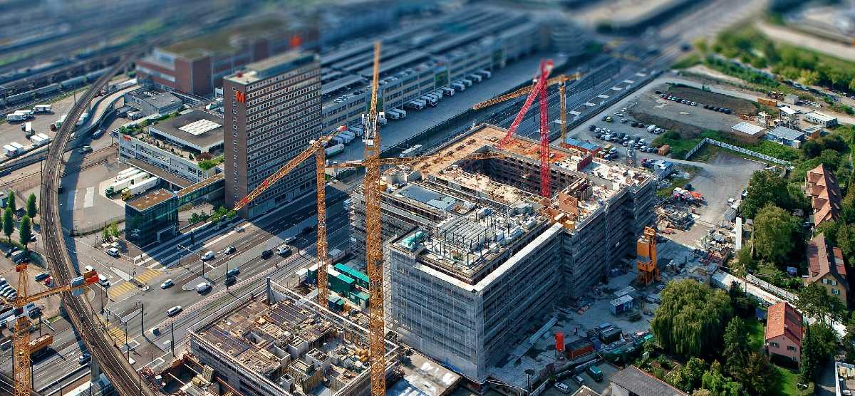 contruccion de una edificio con materiales sostenibles
