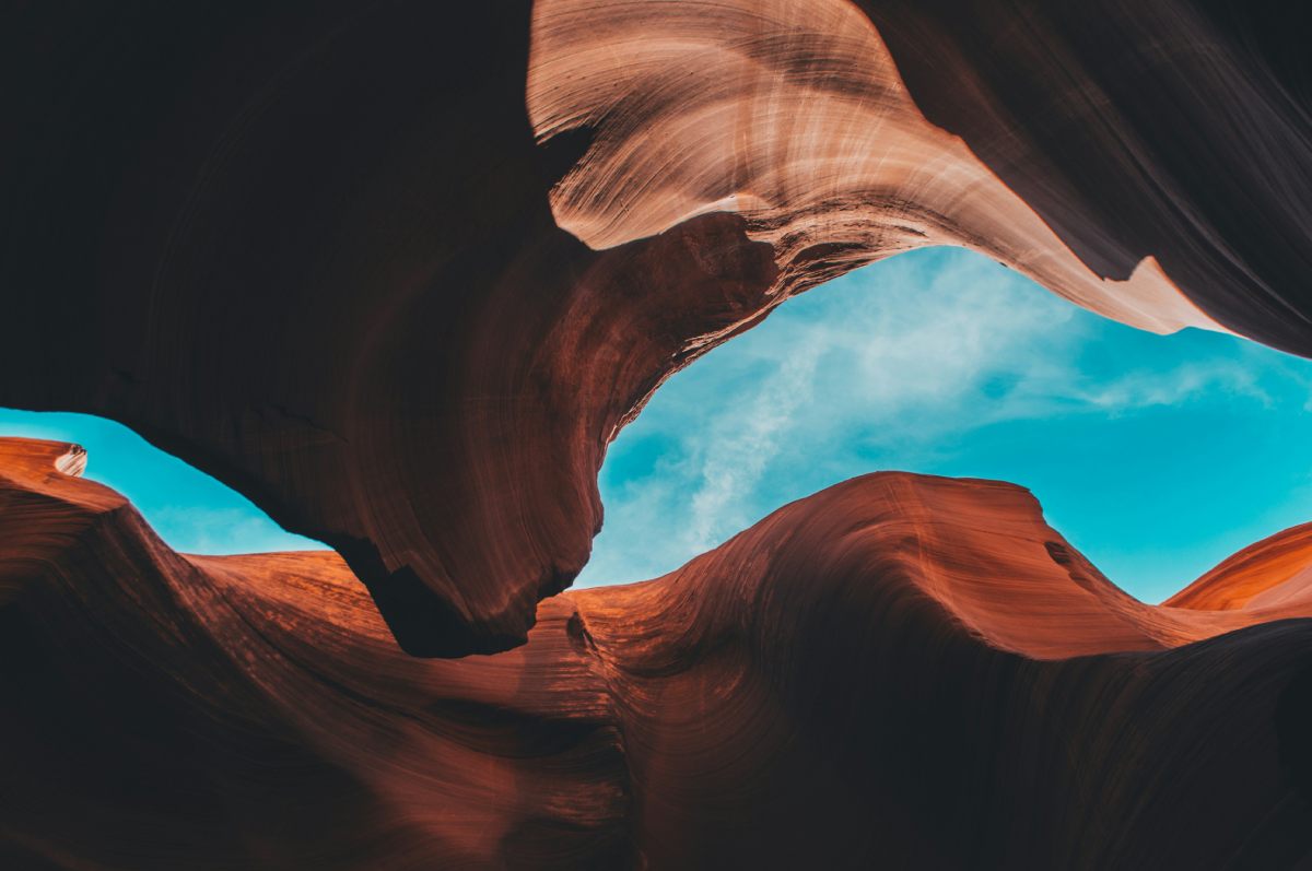 Paisaje de un cañón visto desde abajo